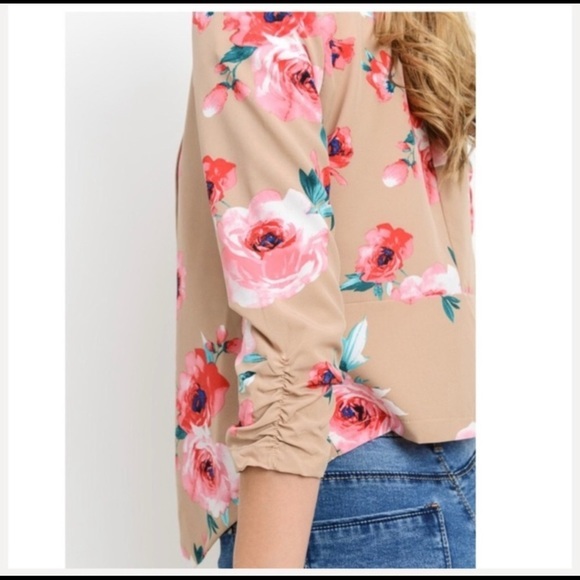 💕 New Red Floral Blazer - Picture 3 of 4